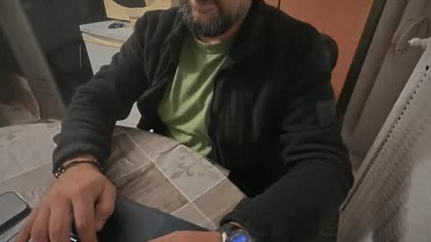 Snapshot of tarkan198 chatting on October 29, 7:04 pm tarkan198 online show from October 29, 7:04 pm