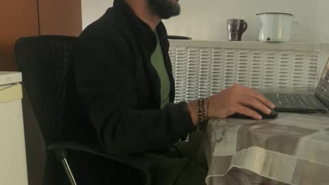 Snapshot of tarkan198 chatting on November 1, 9:00 am tarkan198 online show from November 1, 9:00 am