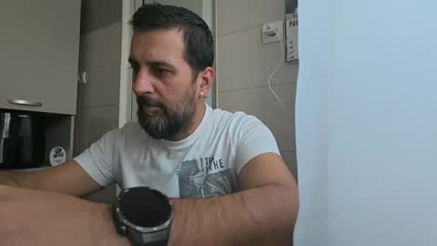 Snapshot of tarkan198 chatting on November 12, 11:54 am tarkan198 online show from November 12, 11:54 am