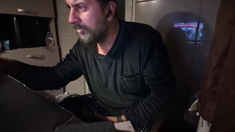 Snapshot of tarkan198 chatting on November 14, 7:45 pm tarkan198 online show from November 14, 7:45 pm