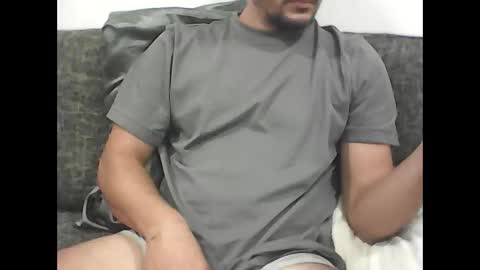 Snapshot of tarzan_duro chatting on April 10, 7:29 pm tarzan_duro online show from April 10, 7:29 pm