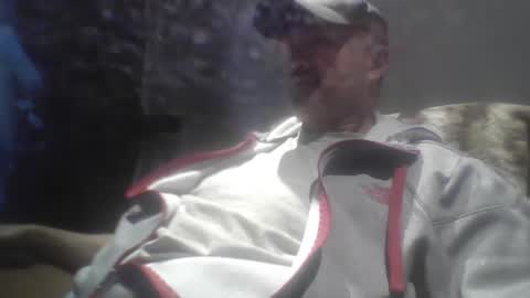 Snapshot of tarzeny77 chatting on May 24, 4:12 pm tarzeny77 online show from May 24, 4:12 pm
