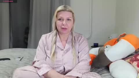 Tasha  Moon online show from December 15, 8:02 pm