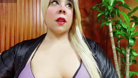 Snapshot of tasha_gatti chatting on May 15, 8:10 am instagram Gattitasha online show from May 15, 8:10 am