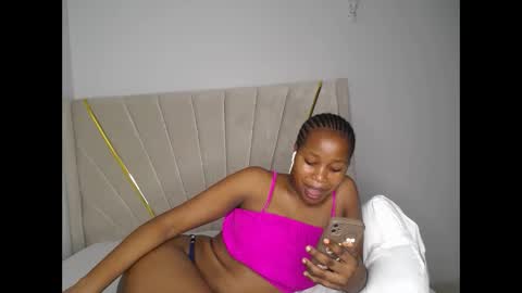 Snapshot of tasha_kimmy chatting on March 10, 12:59 am Ireen online show from March 10, 12:59 am