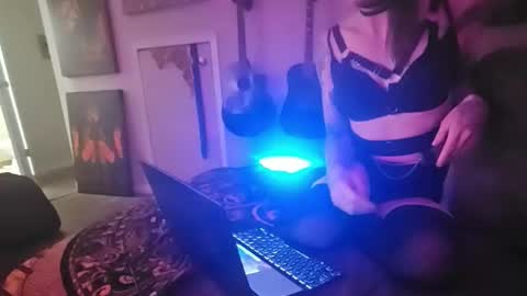 Snapshot of tashaclouds chatting on February 19, 4:52 am tashaclouds online show from February 19, 4:52 am