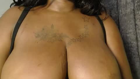Snapshot of tashaivy chatting on July 14, 2:05 am tasha online show from July 14, 2:05 am