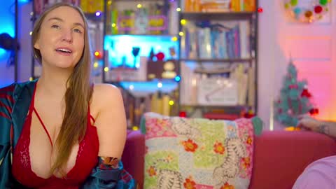 Snapshot of task_manager chatting on December 2, 1:57 pm Vivian Clark online show from December 2, 1:57 pm