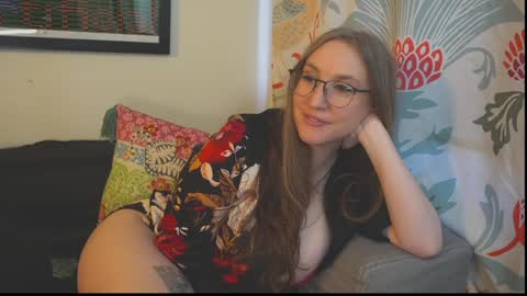 Snapshot of task_manager chatting on October 10, 1:43 pm Vivian Clark online show from October 10, 1:43 pm