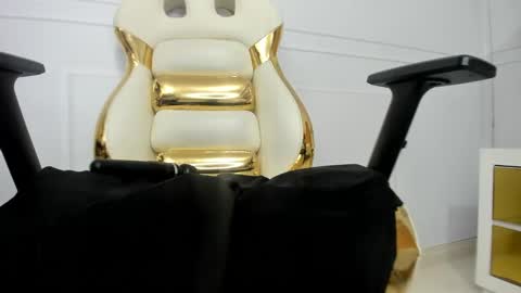 Snapshot of tasty_desires chatting on January 7, 4:37 pm TATIS online show from January 7, 4:37 pm