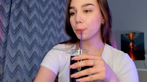 Snapshot of tate_angel chatting on December 6, 4:17 pm Tate online show from December 6, 4:17 pm