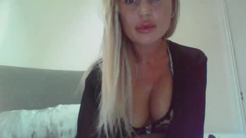 Snapshot of tatiana19988 chatting on July 25, 7:00 pm tatiana19988 online show from July 25, 7:00 pm