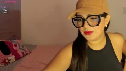 Tatiss online show from April 21, 5:28 pm