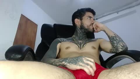 Snapshot of tatsexboy chatting on April 18, 5:44 am SeX-Boy online show from April 18, 5:44 am