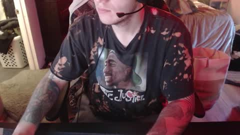 Snapshot of tattedhubs05 chatting on November 28, 5:04 pm Harry online show from November 28, 5:04 pm