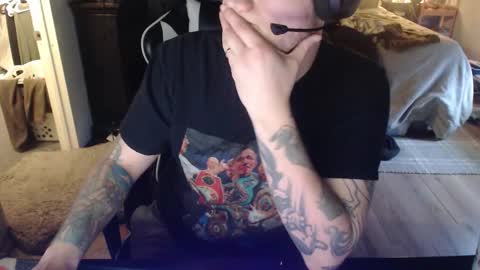 Snapshot of tattedhubs05 chatting on December 4, 9:56 pm Harry online show from December 4, 9:56 pm