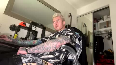 Snapshot of tattednblonde chatting on January 22, 2:46 pm tattednblonde online show from January 22, 2:46 pm