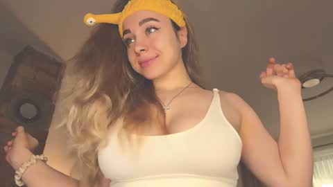 Snapshot of tatti_1 chatting on December 3, 6:48 am Tata online show from December 3, 6:48 am