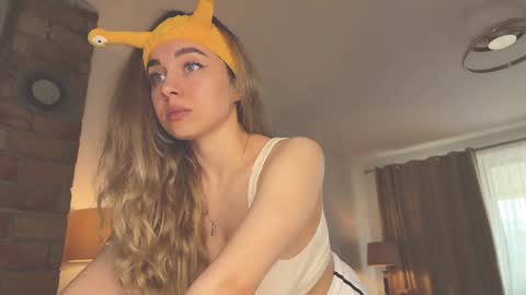 Snapshot of tatti_1 chatting on December 3, 9:55 am Tata online show from December 3, 9:55 am