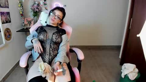 Snapshot of tattoed_bunny9 chatting on November 19, 3:17 am Rose Marie online show from November 19, 3:17 am