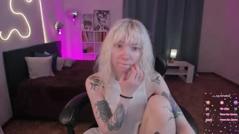 Snapshot of tattoo_artbaby chatting on May 10, 7:24 am tattoo_artbaby online show from May 10, 7:24 am