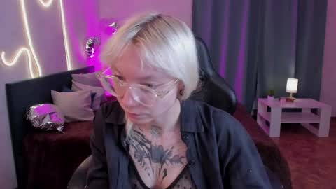 Snapshot of tattoo_artbaby chatting on May 24, 1:43 am tattoo_artbaby online show from May 24, 1:43 am