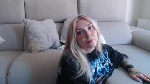 Snapshot of tattoobbgirl chatting on September 17, 11:56 am tattoobbgirl online show from September 17, 11:56 am