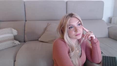 Snapshot of tattoobbgirl chatting on September 18, 6:54 pm tattoobbgirl online show from September 18, 6:54 pm