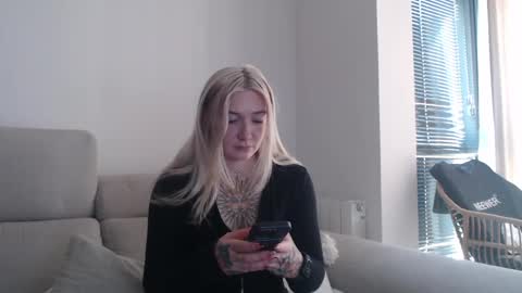 Snapshot of tattoobbgirl chatting on October 15, 11:21 am tattoobbgirl online show from October 15, 11:21 am