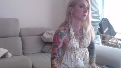 Snapshot of tattoobbgirl chatting on October 17, 1:25 pm tattoobbgirl online show from October 17, 1:25 pm