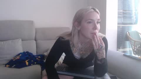 tattoobbgirl online show from November 12, 1:00 pm