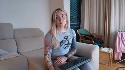 tattoobbgirl online show from January 17, 4:11 pm