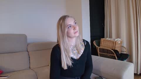 tattoobbgirl online show from March 27, 8:41 pm