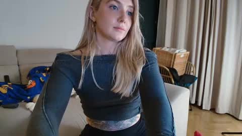 tattoobbgirl online show from April 18, 7:58 pm