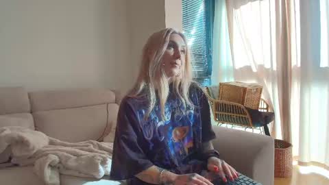 Snapshot of tattoobbgirl chatting on May 16, 4:17 pm tattoobbgirl online show from May 16, 4:17 pm