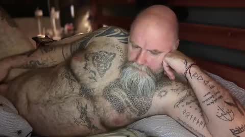 Snapshot of tattooeddilf01 chatting on November 4, 11:26 pm Tattooeddilf 01 online show from November 4, 11:26 pm