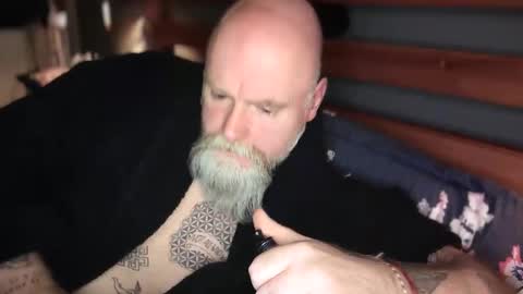 Snapshot of tattooeddilf01 chatting on November 17, 10:15 pm Tattooeddilf 01 online show from November 17, 10:15 pm