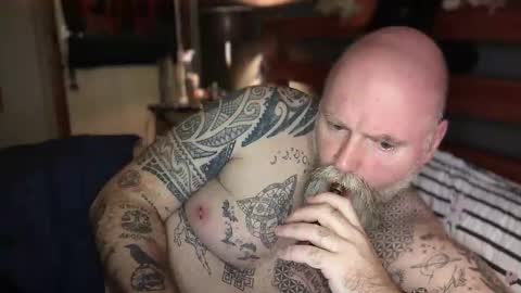 Snapshot of tattooeddilf01 chatting on November 22, 1:15 am Tattooeddilf 01 online show from November 22, 1:15 am