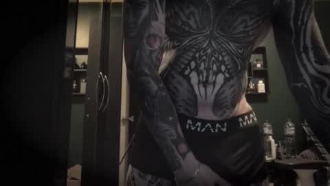 Snapshot of tattooedguy_ chatting on December 18, 7:09 pm TattooedGuy online show from December 18, 7:09 pm