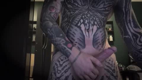 Snapshot of tattooedguy_ chatting on December 19, 7:54 pm TattooedGuy online show from December 19, 7:54 pm