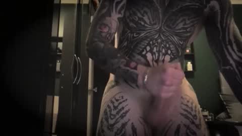 Snapshot of tattooedguy_ chatting on December 20, 5:09 pm TattooedGuy online show from December 20, 5:09 pm