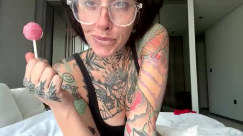 tattooedlucy_ online show from January 14, 11:49 am