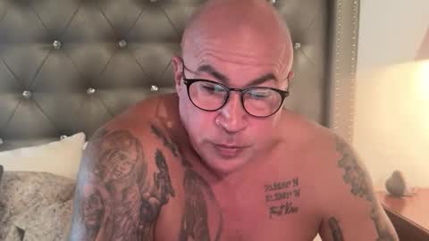 Snapshot of tattoosandabs chatting on February 5, 3:31 pm tattoosandabs online show from February 5, 3:31 pm