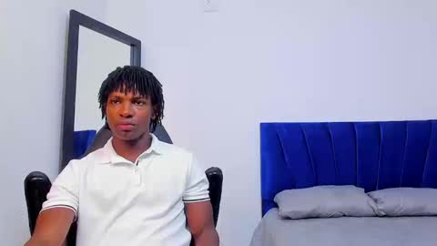 Snapshot of tau_montes chatting on September 25, 1:37 pm tau_montes online show from September 25, 1:37 pm