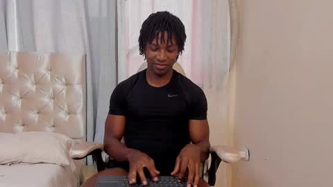 Snapshot of tau_montes chatting on October 9, 8:07 pm tau_montes online show from October 9, 8:07 pm