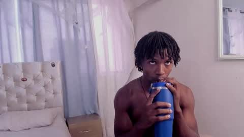 Snapshot of tau_montes chatting on October 21, 3:57 pm tau_montes online show from October 21, 3:57 pm