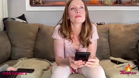 Snapshot of tauntress chatting on September 28, 7:52 pm Tauntress online show from September 28, 7:52 pm