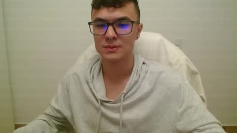 Snapshot of taurus4k chatting on December 9, 11:45 pm taurus4k online show from December 9, 11:45 pm