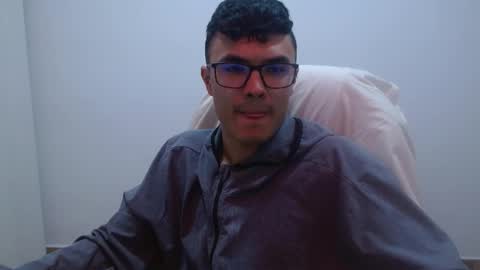 Snapshot of taurus4k chatting on December 12, 2:04 am taurus4k online show from December 12, 2:04 am