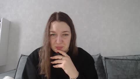 Snapshot of taxxxu chatting on February 19, 7:06 am Diana online show from February 19, 7:06 am